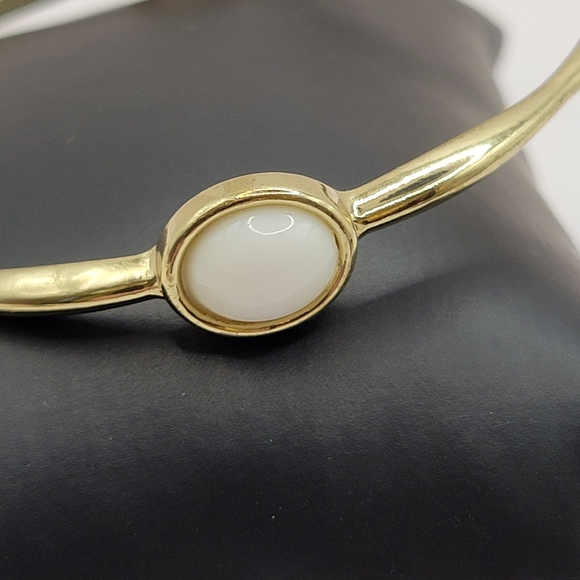 Dainty Goldtone minimalist bangle with black and white faux  cabachons - Picture 6 of 11